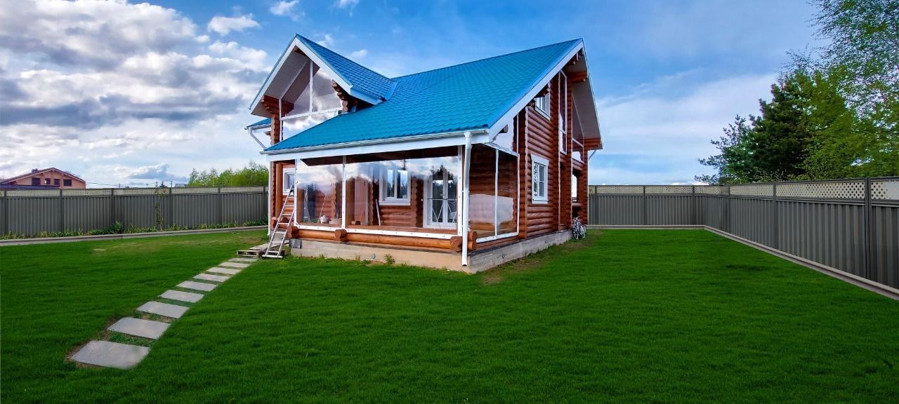 Мягкие окна на веранде загородного дома в посёлке Сандово